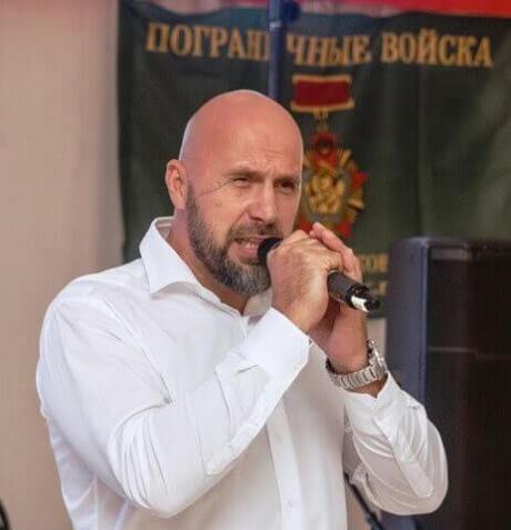 Вячеслав Корнеев - певец, музыкант, ветеран спецназа ВДВ, ведущий программы "Служу Отчизне" на ОТР.