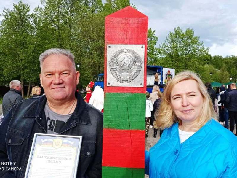 Член Совета Фонда "Офицеры Границы" Борис Махов - ветеран, офицер-пограничник с супругой Ириной на Дне погранчника в Голицыно.