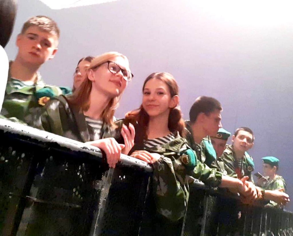 Юные пограничники Ноябрьска на концерте группы ЗВЕРИ.