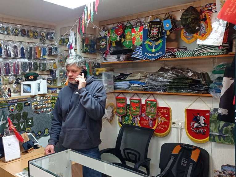 Директор магазина военной атрибутики DOZOR Дмитрий Садовников.