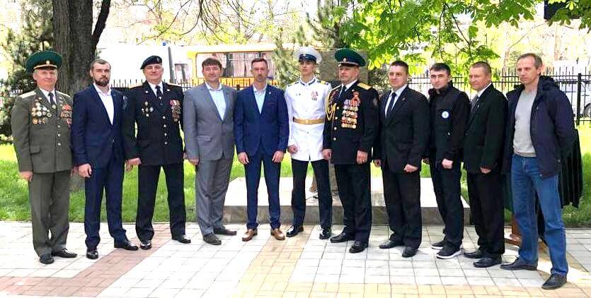 Члены ветеранской организации на открытии  закладного камня Слава пограничникам в Новороссийске.