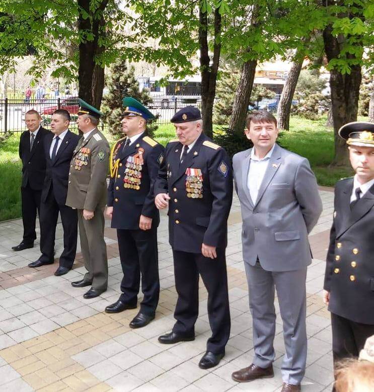 Гости на открытии  закладного камня погранцам в Новороссийске.