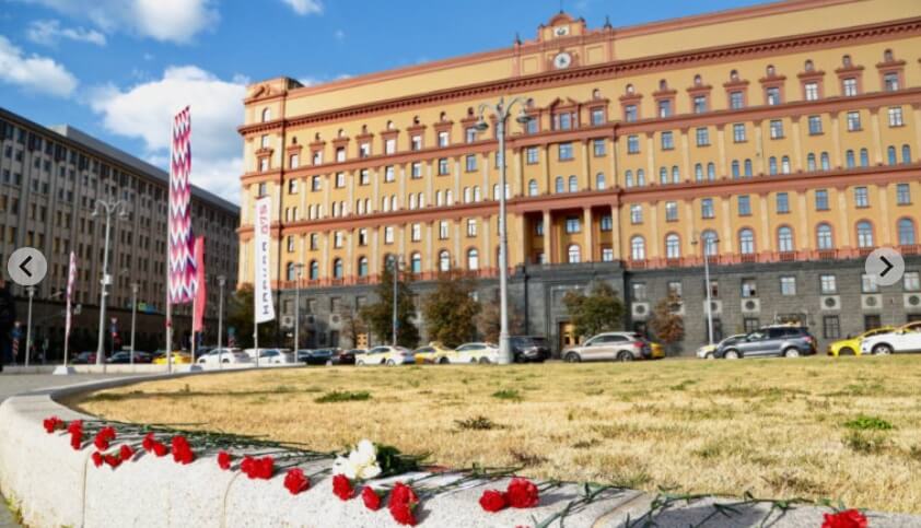 Возложение цветов - памятник Дзержинскому от Фонда Офицеры Границы и Офицеры России.